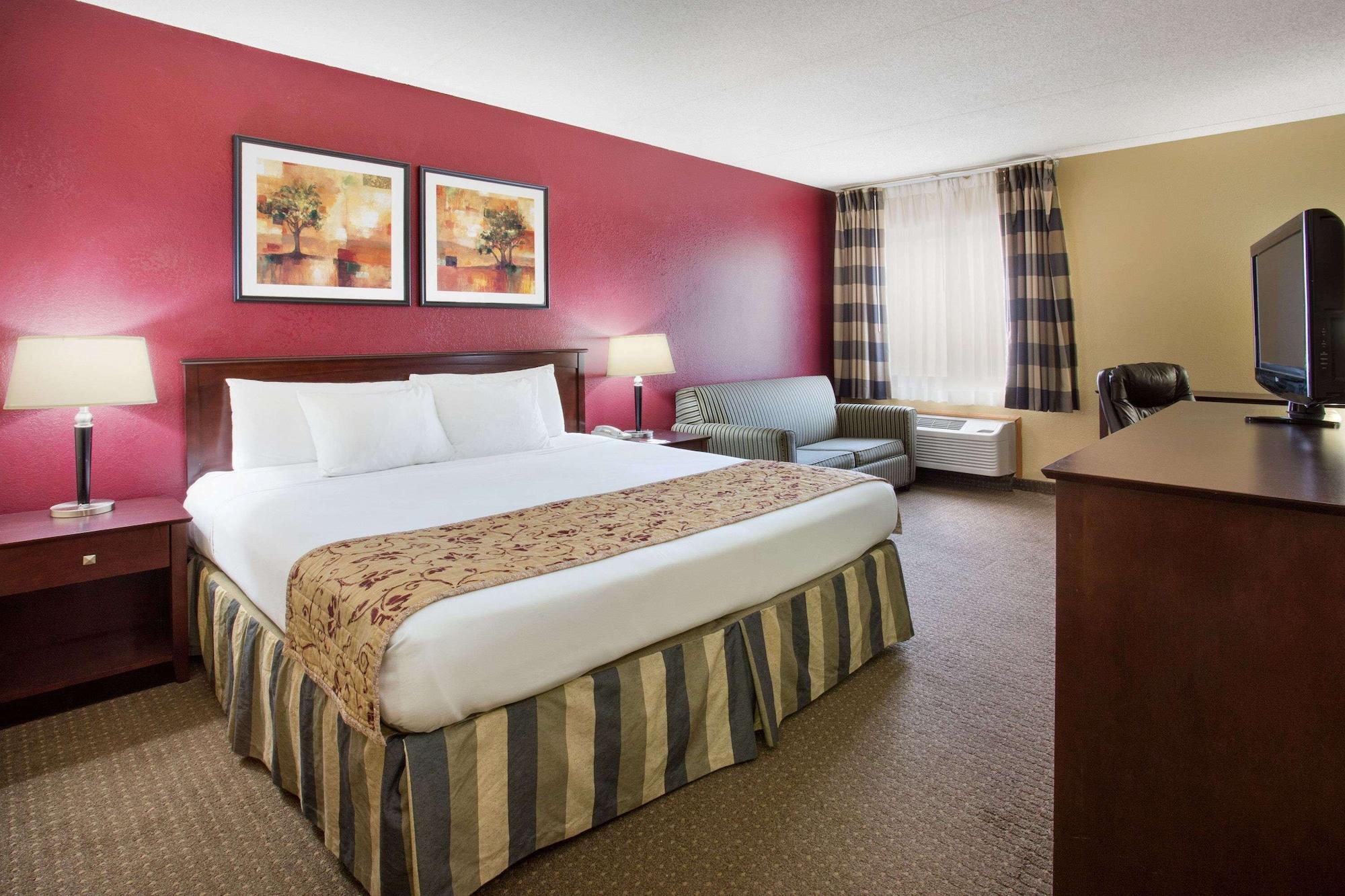 Ramada By Wyndham Bettendorf Exterior foto