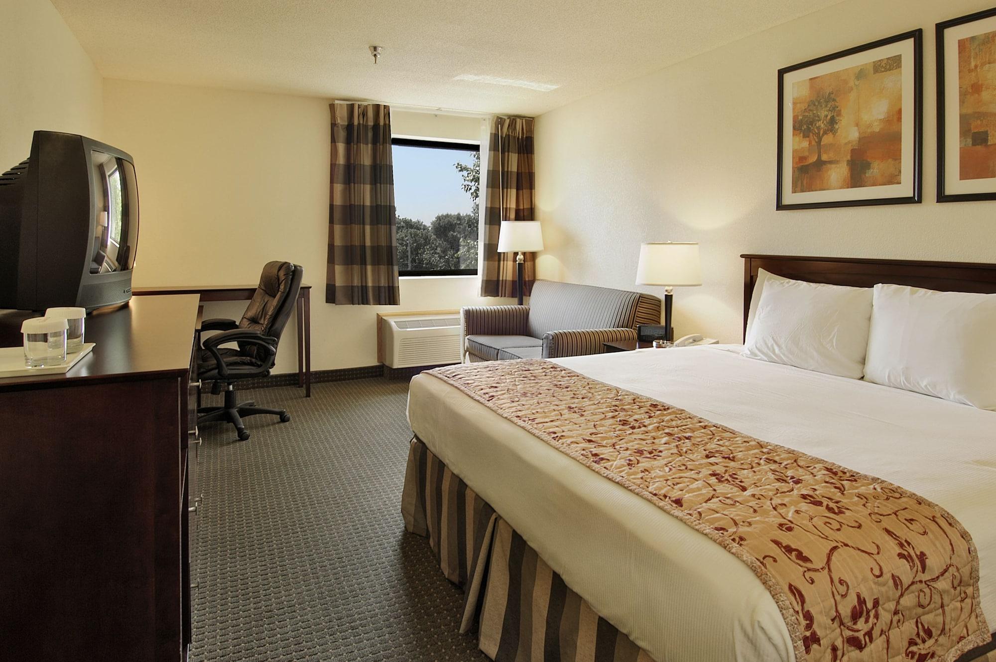 Ramada By Wyndham Bettendorf Habitación foto