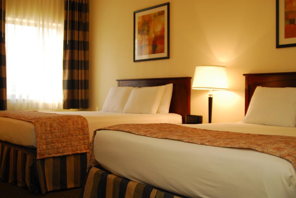 Ramada By Wyndham Bettendorf Habitación foto