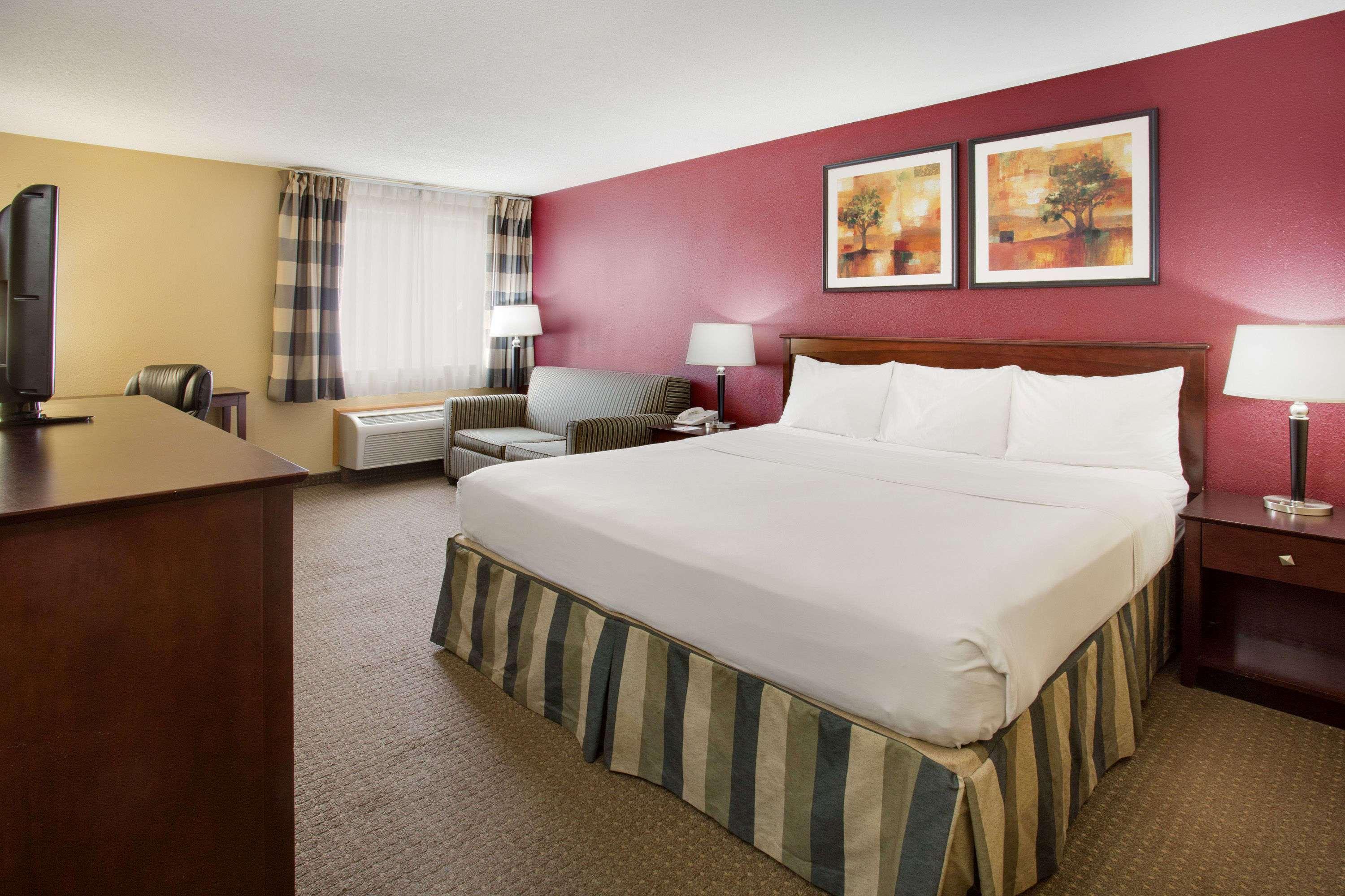 Ramada By Wyndham Bettendorf Exterior foto