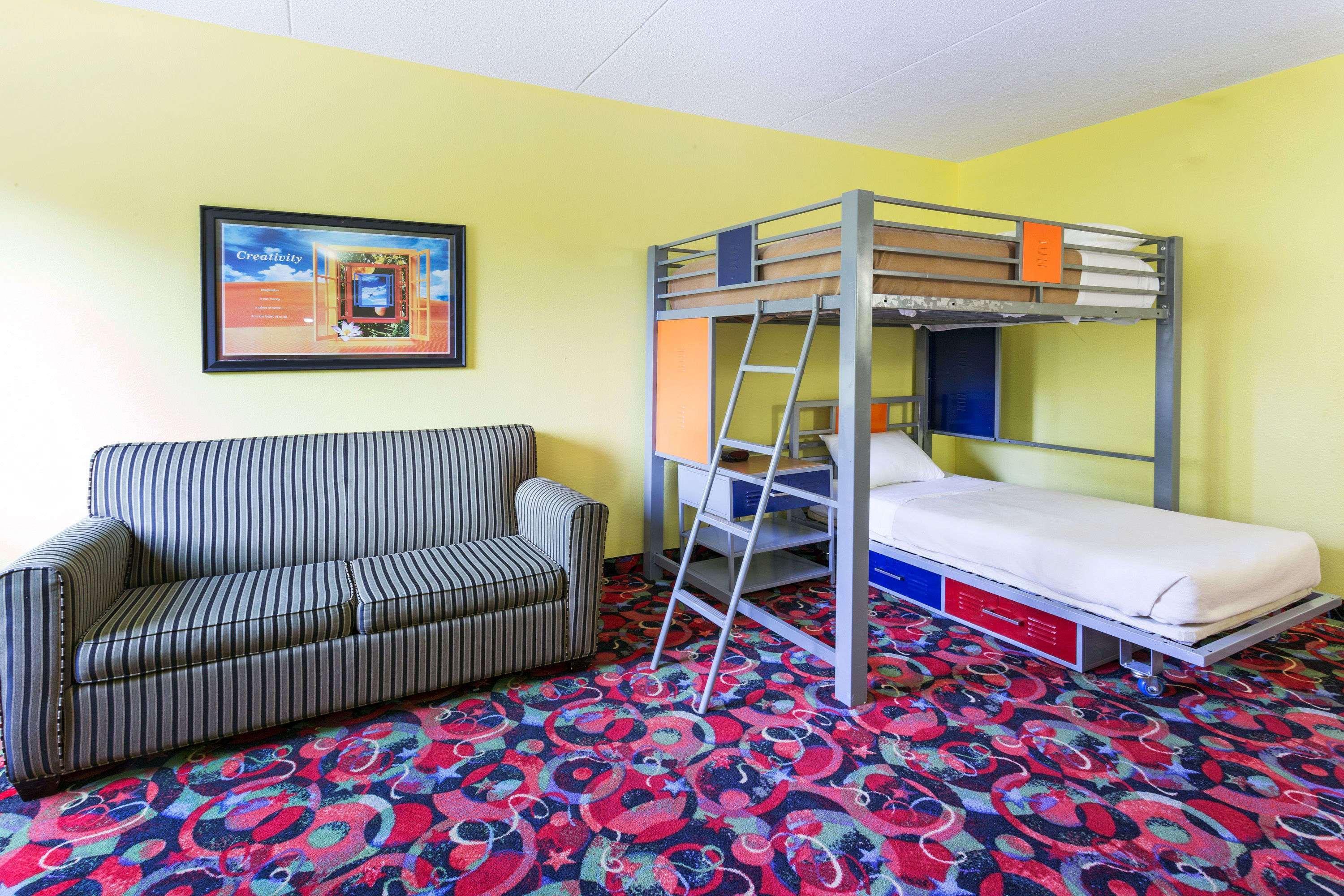 Ramada By Wyndham Bettendorf Exterior foto