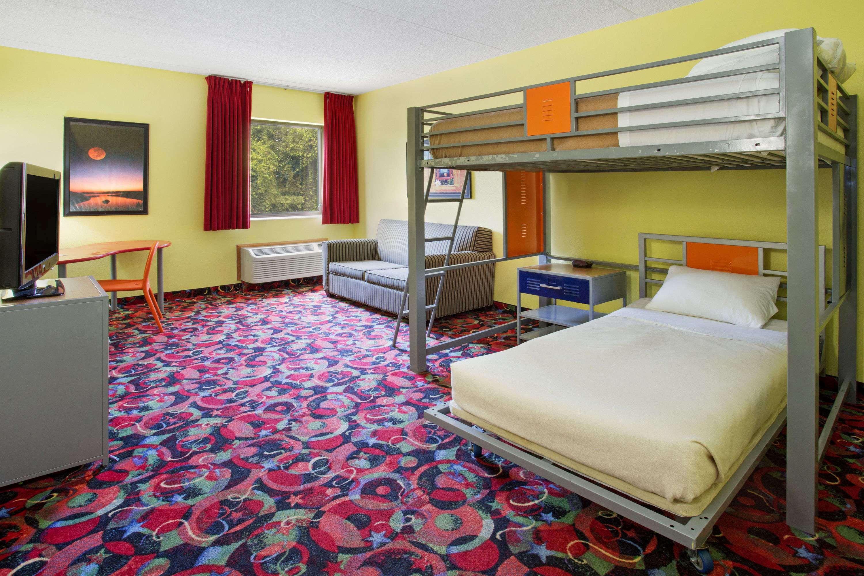 Ramada By Wyndham Bettendorf Exterior foto