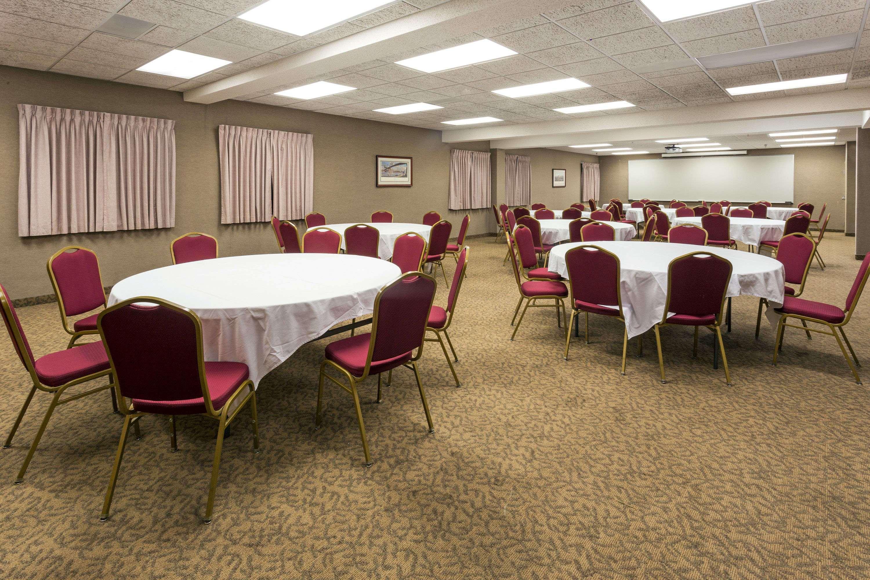 Ramada By Wyndham Bettendorf Exterior foto