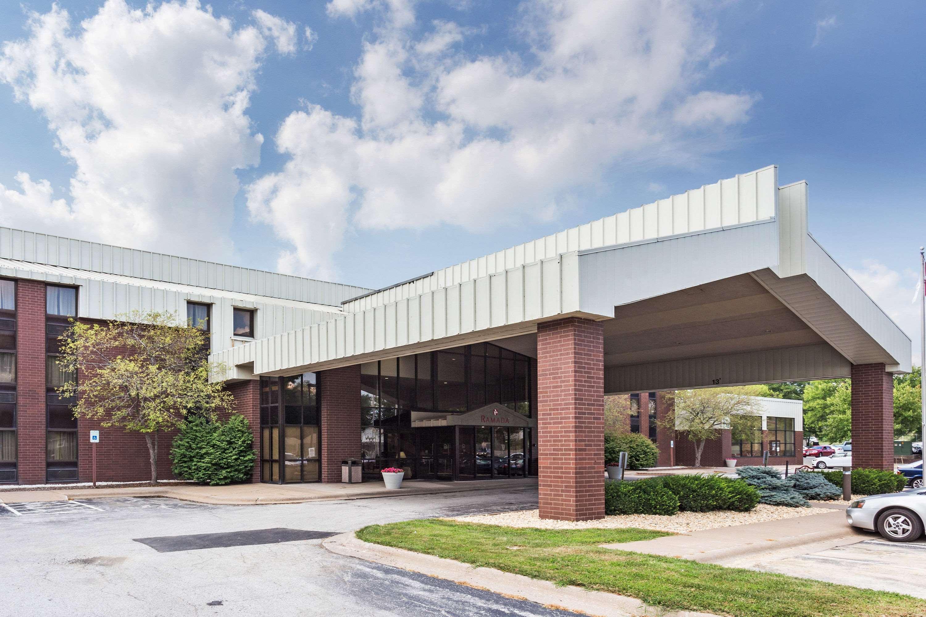 Ramada By Wyndham Bettendorf Exterior foto