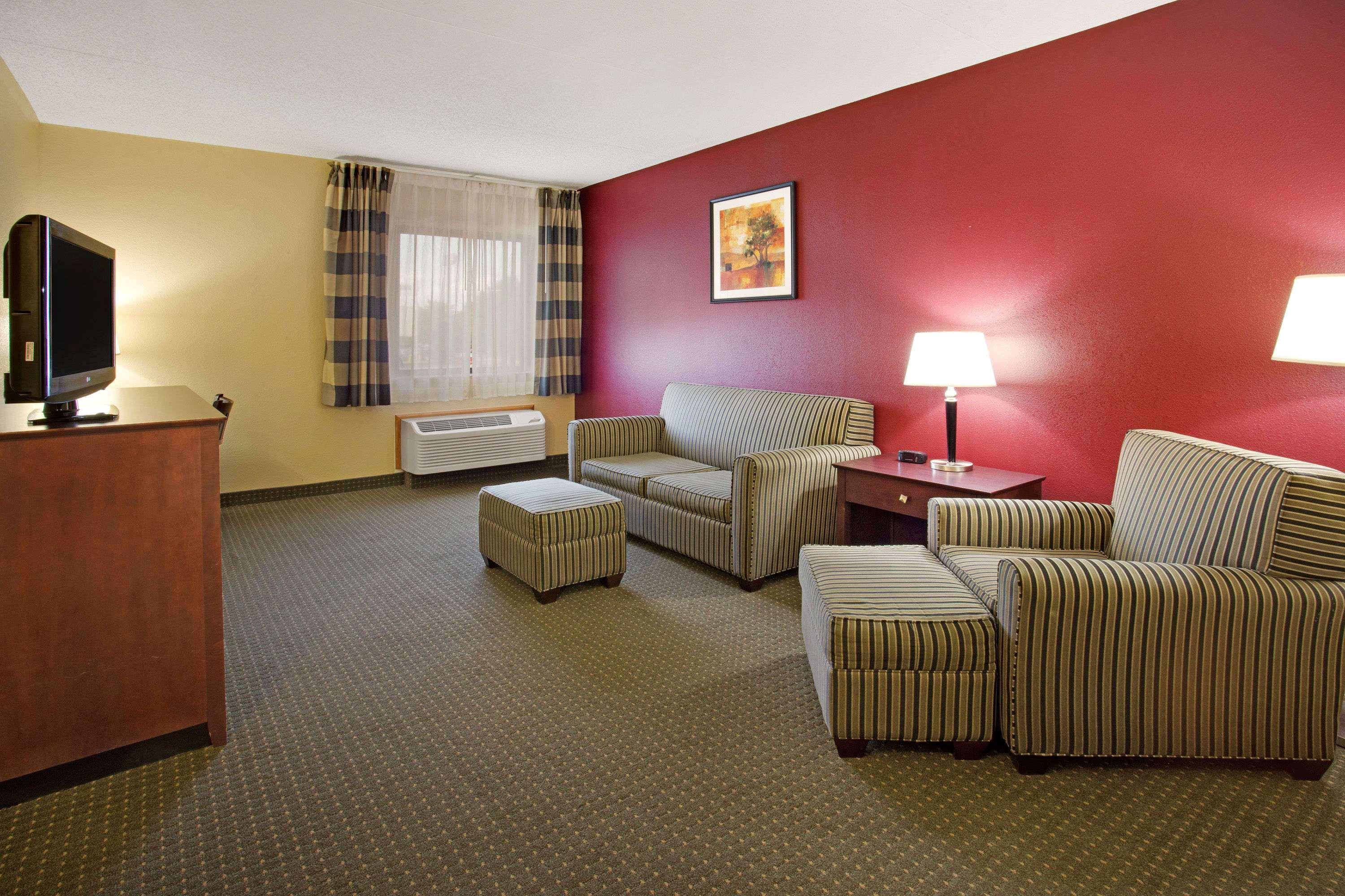 Ramada By Wyndham Bettendorf Exterior foto