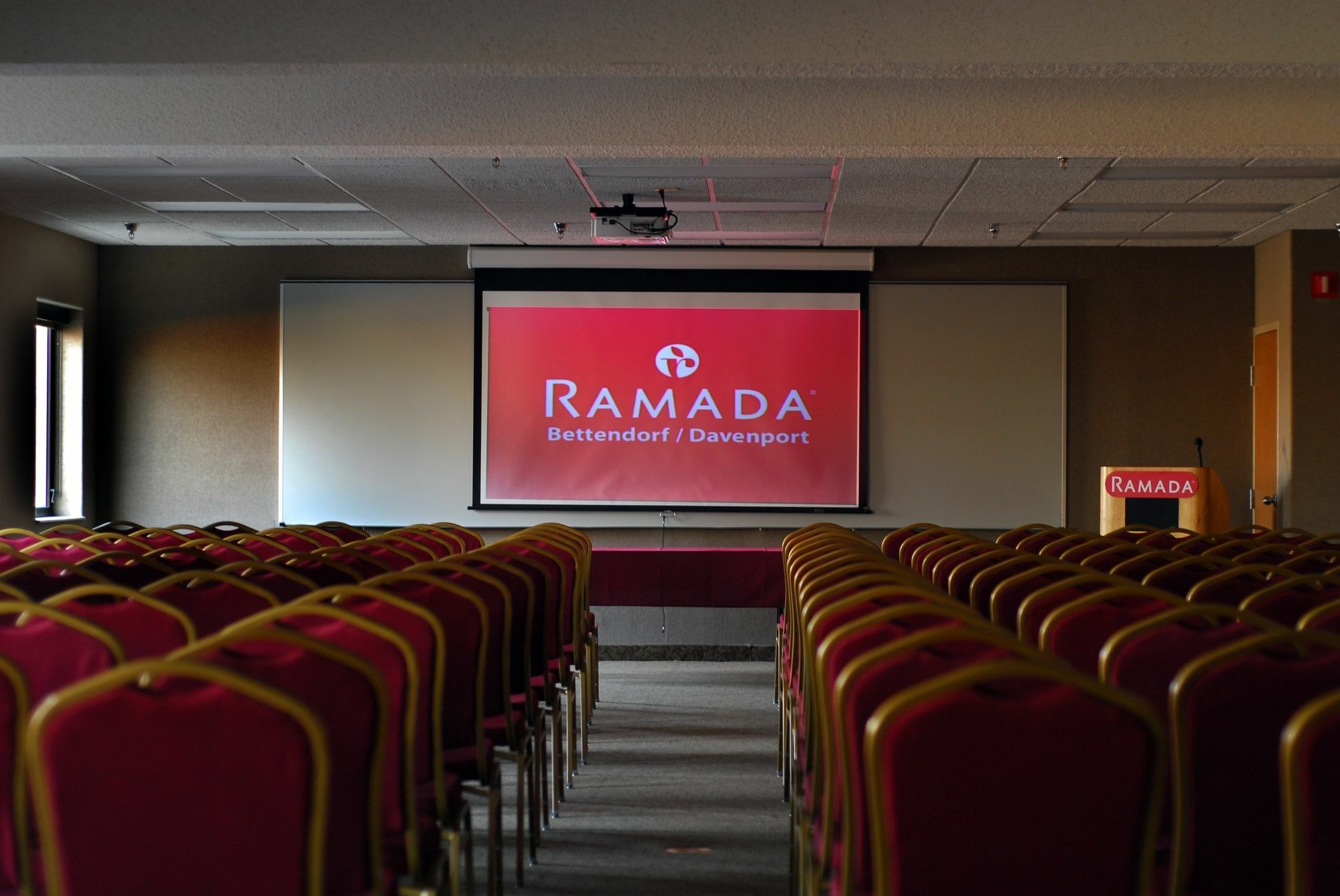 Ramada By Wyndham Bettendorf Exterior foto