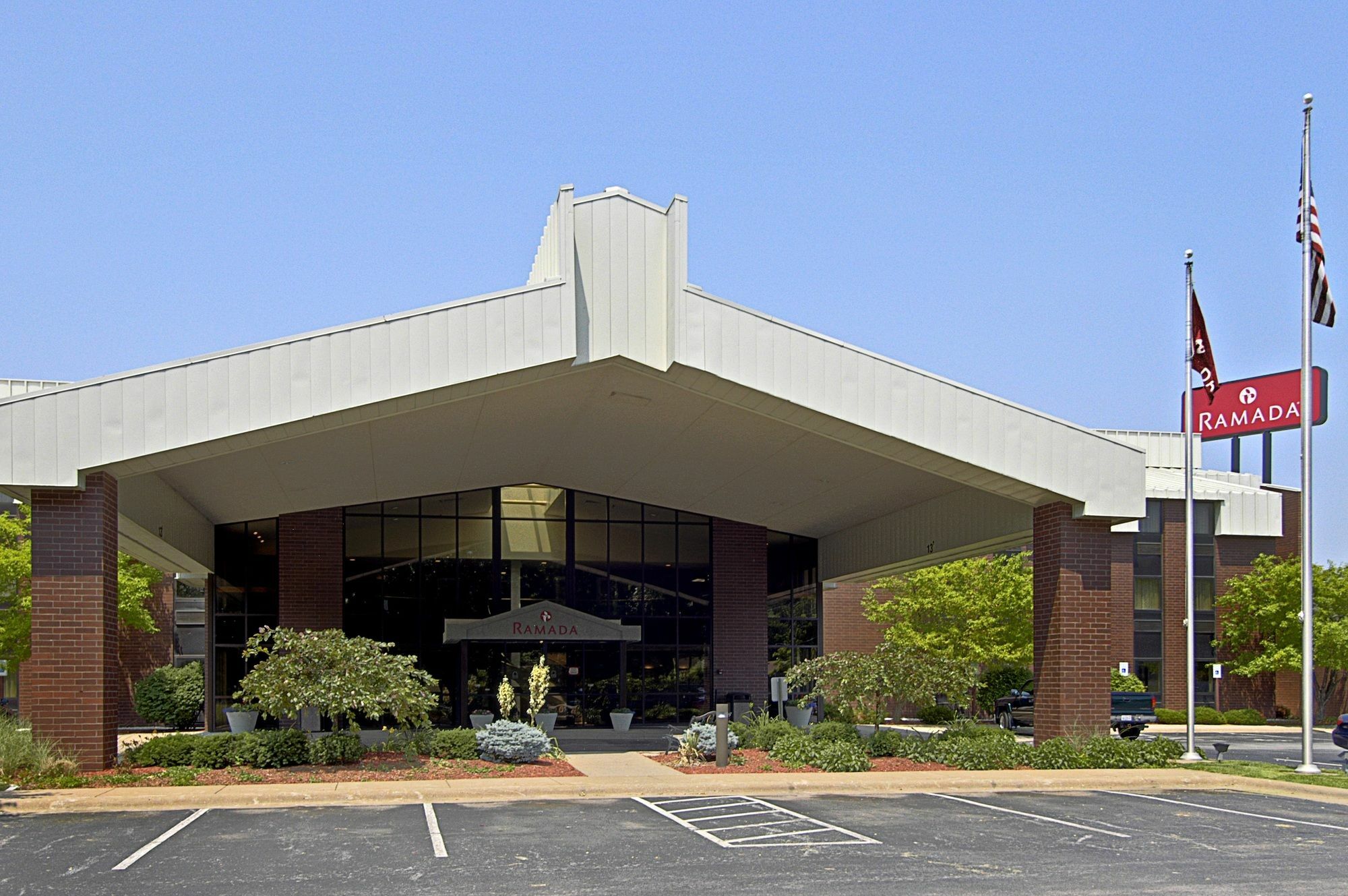 Ramada By Wyndham Bettendorf Exterior foto